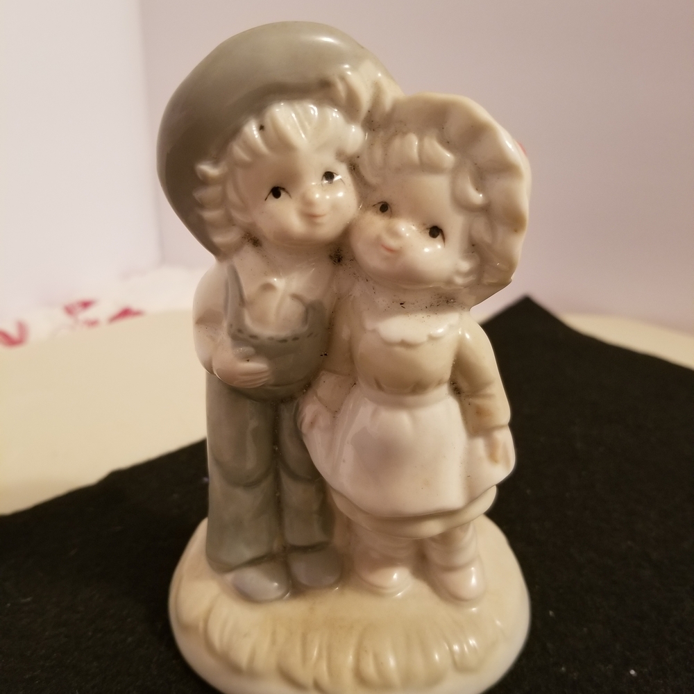Charming Porcelain Figurine - Cream and Lt. Gray. Sweetest Faces, young Love